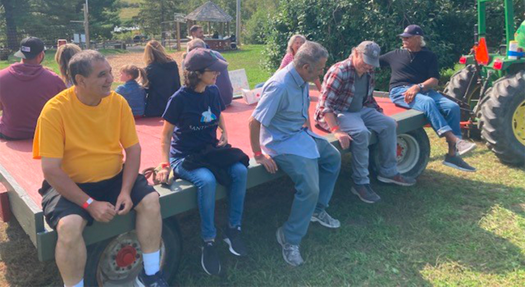 Ein Week-end mit den obdachlosen Freunden und den Kindern der Schule des Friedens im Wald von Warwick in der Nähe von New York
