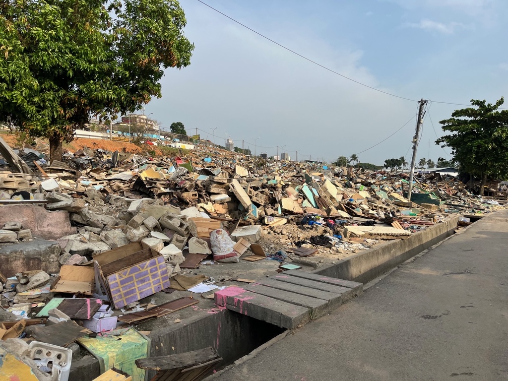 Sant’Egidio in soccorso alle popolazioni rimaste senza casa dopo lo sgombero di alcune grandi bidonvilles di Abidjan