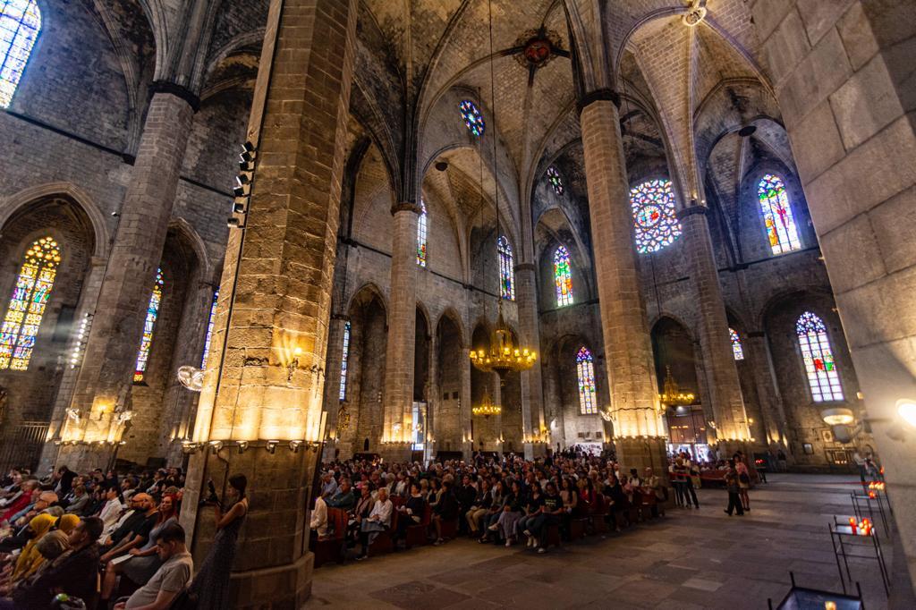 Celebració dels 55 anys de Sant'Egidio a la basílica de Santa Maria del Mar de Barcelona amb una litúrgia presidida per monsenyor Vincenzo Paglia