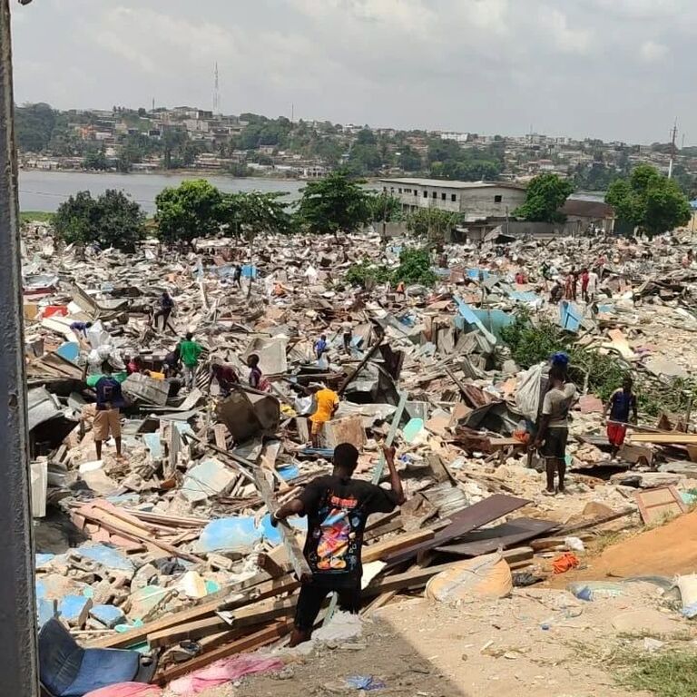 Sant’Egidio in soccorso alle popolazioni rimaste senza casa dopo lo sgombero di alcune grandi bidonvilles di Abidjan