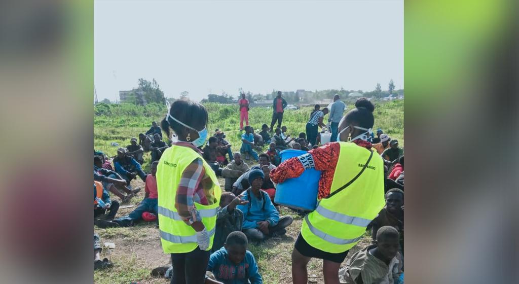 Isolation durch Covid-19 überwinden: in Kenia verteilt Sant'Egidio Masken, Gel und Lebensmittel an die Armen