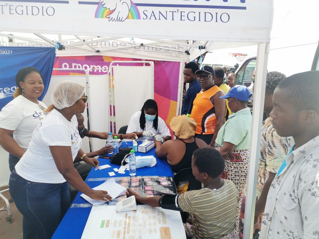 Eine "Gesundheitsmesse" mit Prävention und Behandlung, organisiert vom DREAM-Zentrum von Zimpeto anlässlich des mosambikanischen Ärztetages