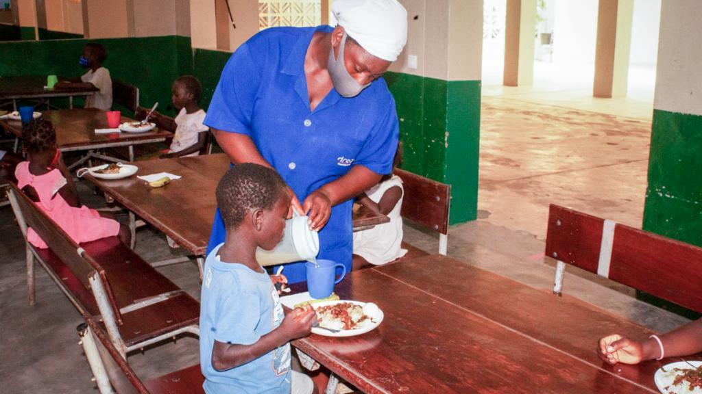 Alimentos, escuela y salud en África. En el centro DREAM de Beira se lucha contra el virus y la malnutrición infantil
