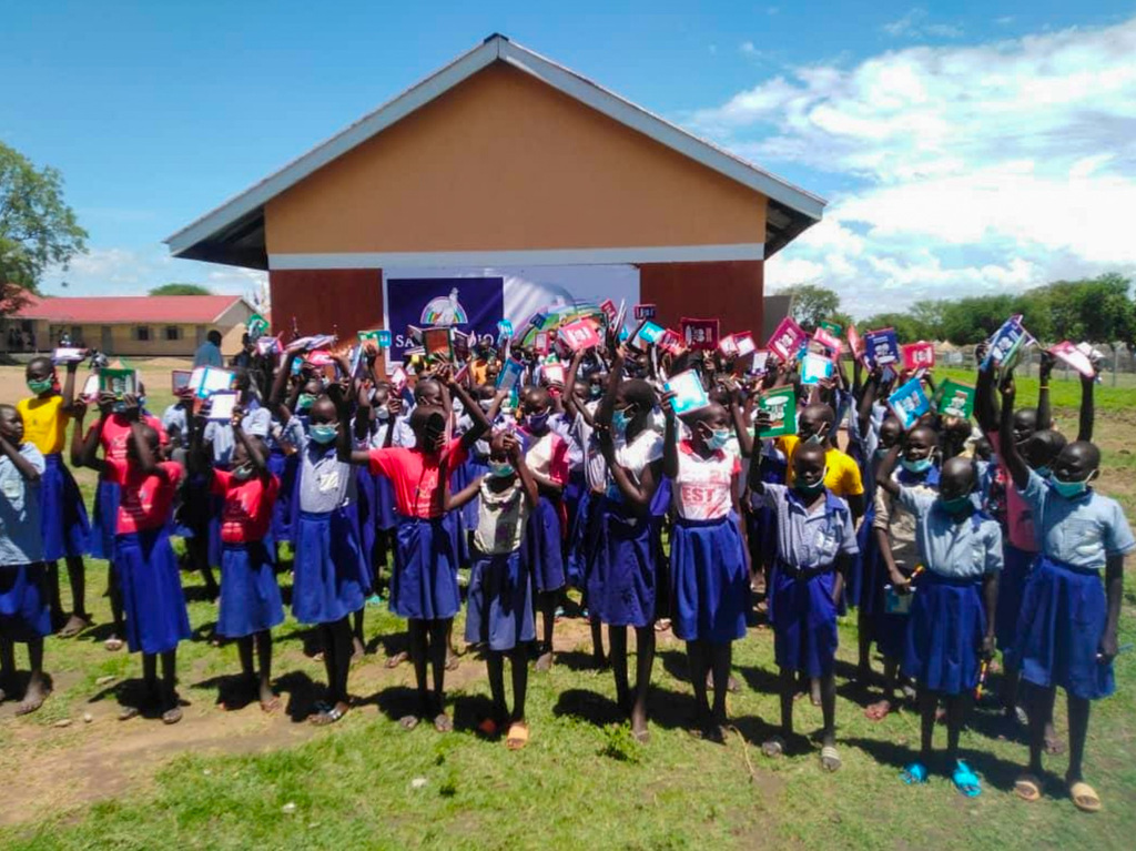 In Uganda si torna a scuola: nel campo profughi di Nyumanzi si riparte dalle misure di prevenzione del contagio