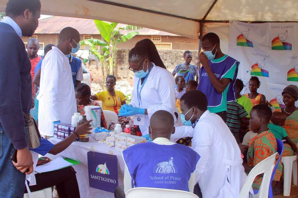 Gesundheitsversorgung für Kinder und Frauen im Stadtviertel Katwe von Kampala in Uganda