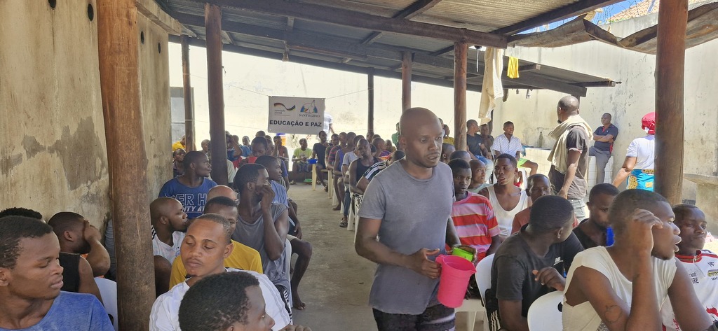 In Mozambico, mentre si aggravano le violenze, le Comunità di Sant'Egidio non rinunciano ad aprire le porte dei pranzi di Natale, luoghi di pace per tanti poveri