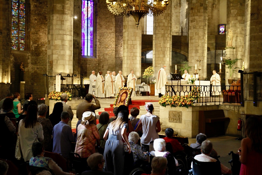 “Busquemos un Evangelio feliz y un amor radical.” El cardenal Matteo Zuppi celebra en Barcelona una liturgia de acción de gracias por el aniversario de la Comunidad
