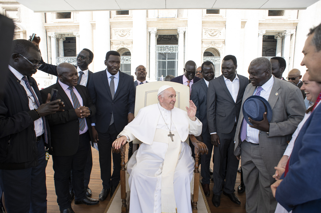Une délégation du Soudan du Sud, présente à Rome pour poursuivre le dialogue de paix avec Sant'Egidio, rend visite au pape François