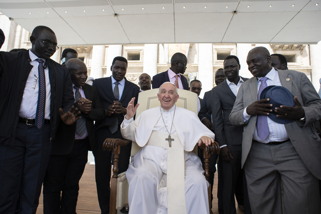 Une délégation du Soudan du Sud, présente à Rome pour poursuivre le dialogue de paix avec Sant'Egidio, rend visite au pape François