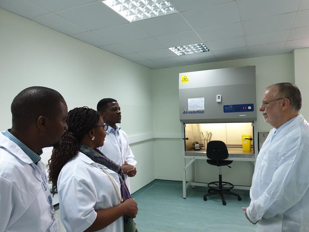 Moçambic: trobada entre Andrea Riccardi i el president Nyusi i visita al centre DREAM de Zimpeto