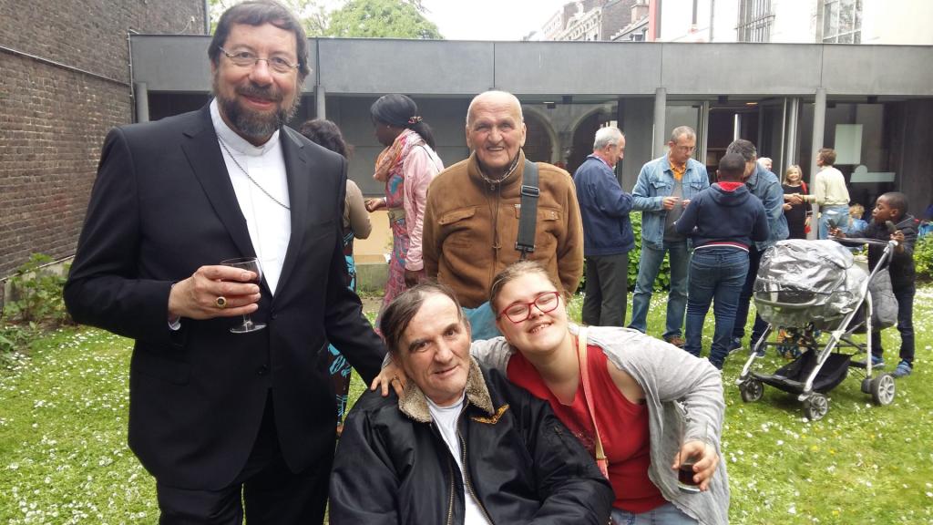 Anniversaire de Sant’Egidio à Liège avec Mgr Jean-Piere Delville: une fête de peuple!