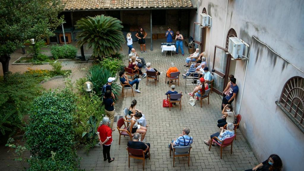Os idosos internados no lar esperavam há 4 meses por este dia: a primeira visita dos jovens de Sant'Egidio após o lockdown