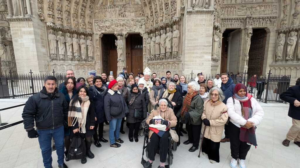 Una delegazione della Comunità di Parigi, con anziani, senza dimora e rifugiati, alle celebrazioni per la riapertura di Notre Dame