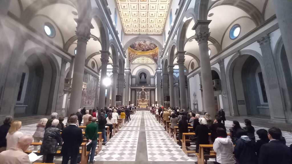 “Preghiera, poveri, pace: lo sguardo di Gesù che custodisce ogni vita” – L’anniversario di Sant’Egidio nella Basilica di San Lorenzo a Firenze