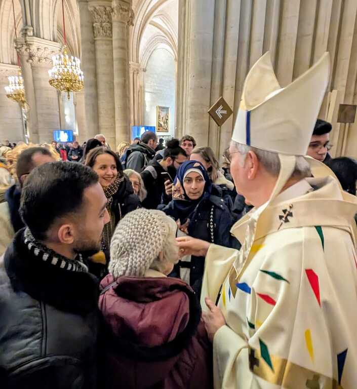 Una delegazione della Comunità di Parigi, con anziani, senza dimora e rifugiati, alle celebrazioni per la riapertura di Notre Dame