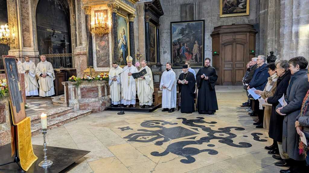 Une relique de saint François d’Assise accueillie lors de la dédicace du nouvel autel de Saint-Merry