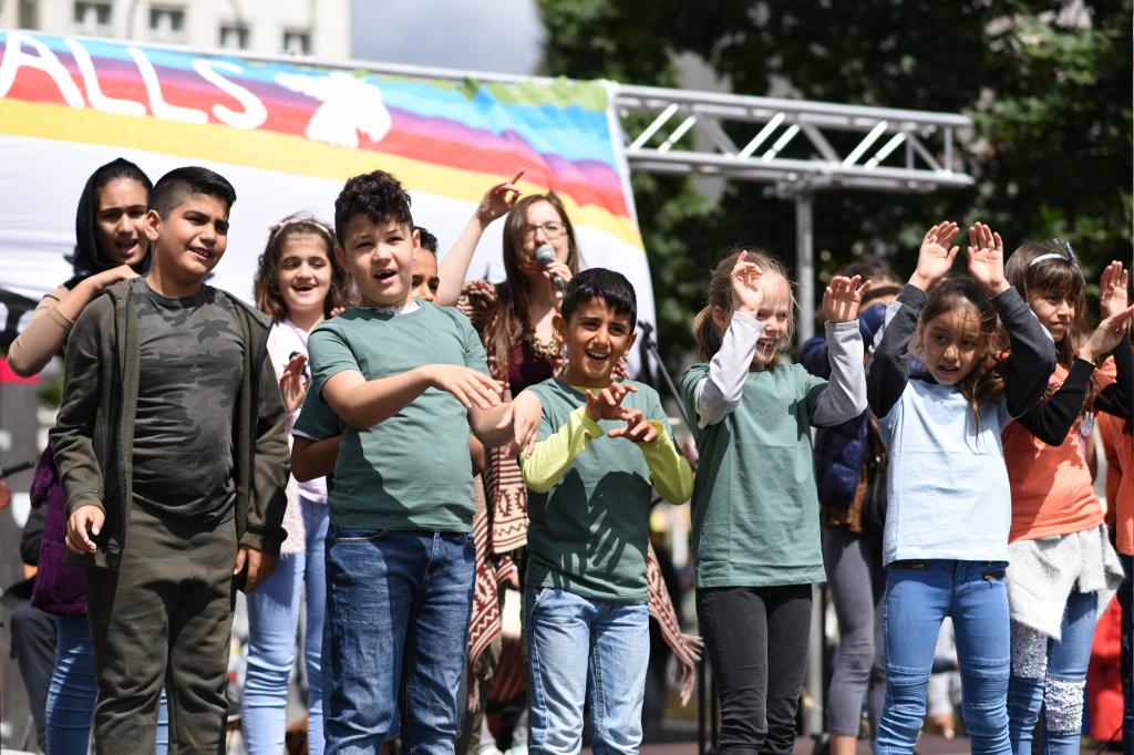 No more walls! Jugend für den Frieden in Berlin gegen Mauern und Trennungen