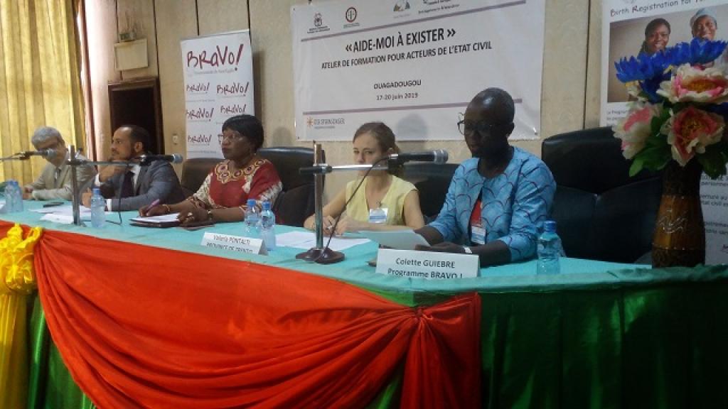 In Burkina Faso wird der Einsatz von „BRAVO!“ für die Geburtenregistrierung verstärkt, während das Land Schauplatz von Gewalt wird