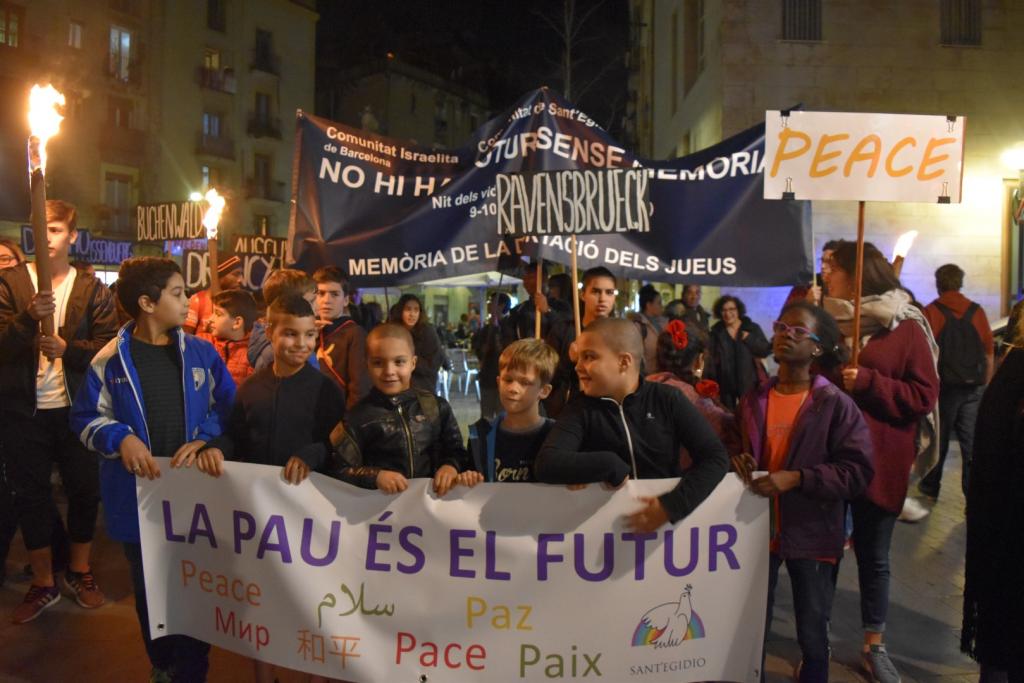 „Wir lassen uns den Traum von einer menschlichen und friedlichen Welt nicht nehmen“ – Gedenken an die Reichspogromnacht in Barcelona