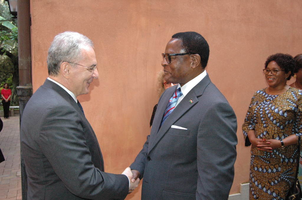 Der Präsident von Malawi, Lazarus Chakwera, zu Besuch bei Sant'Egidio. Treffen mit Marco Impagliazzo und einer Delegation der Gemeinschaft