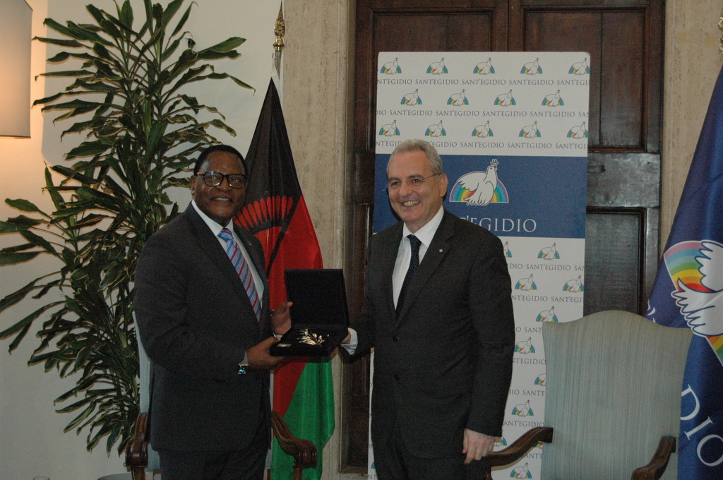 Der Präsident von Malawi, Lazarus Chakwera, zu Besuch bei Sant'Egidio. Treffen mit Marco Impagliazzo und einer Delegation der Gemeinschaft