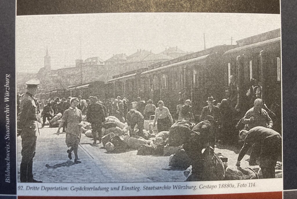 Würzburg: Gedenken an den 27. November 1941, die erste große Deportation der Juden. 18.00 Uhr Hauptbahnhof mit Zug durch die Stadt