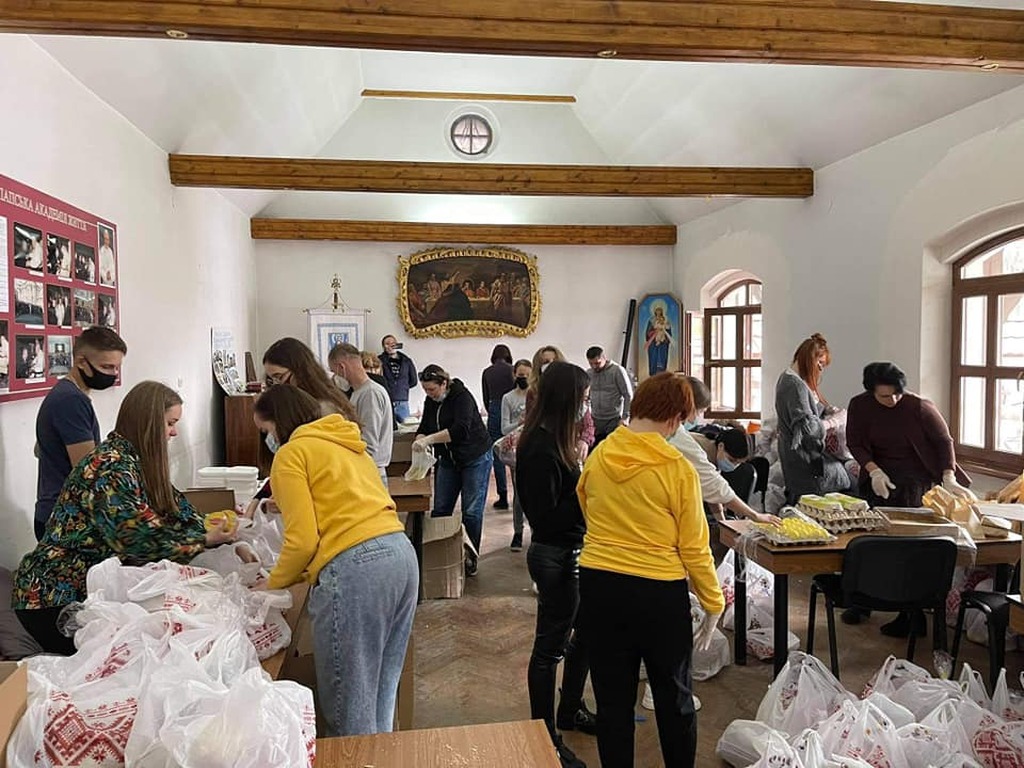 Na Ucrânia, a Páscoa ortodoxa que acaba de passar é uma ocasião de amizade com os pobres 