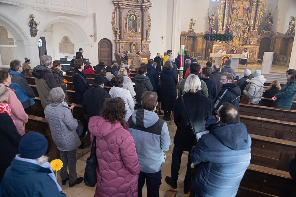 Große Anteilnahme am Gedenken für Raimund, der auf der Straße in München getötet wurde. Sant'Egidio fordert mehr Aufmerkamkeit für Obdachlose besonders in dieser kalten Jahreszeit