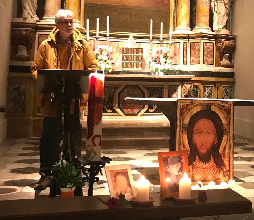 „Gott ist im Leid all jener Menschen, die auf unseren Straßen leben oder gar sterben“. Gedenken in Innsbruck zum Welttag der Armen