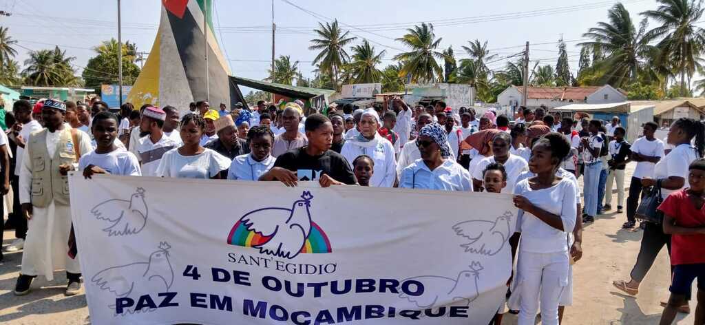 4. Oktober: in Mosambik wird der Frieden gefeiert. Treffen und Versammlungen in Schulen in Städten und Dörfern. In Maputo fand eine interreligiöse Gedenkfeier statt