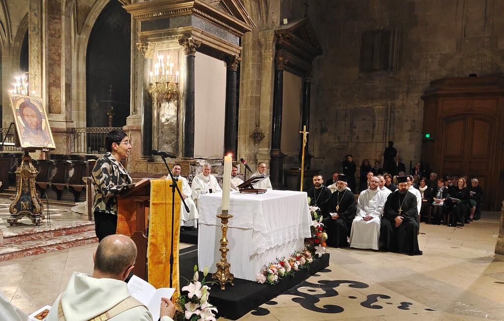 En París, la celebración del aniversario de Sant'Egidio en la iglesia de Saint Merry presidida por el arzobispo mons. Laurent Ulrich