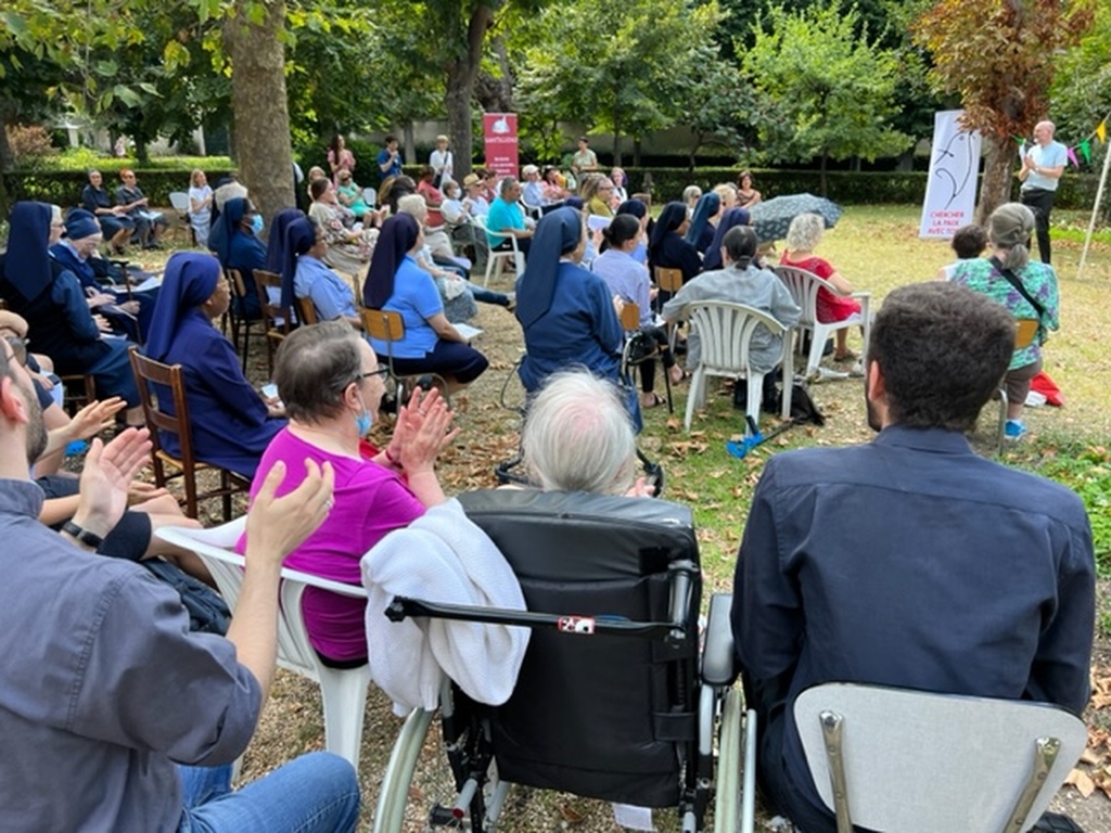 À Paris, une fête de « l’été de solidarité » unit aînés et familles réfugiées d’Ukraine