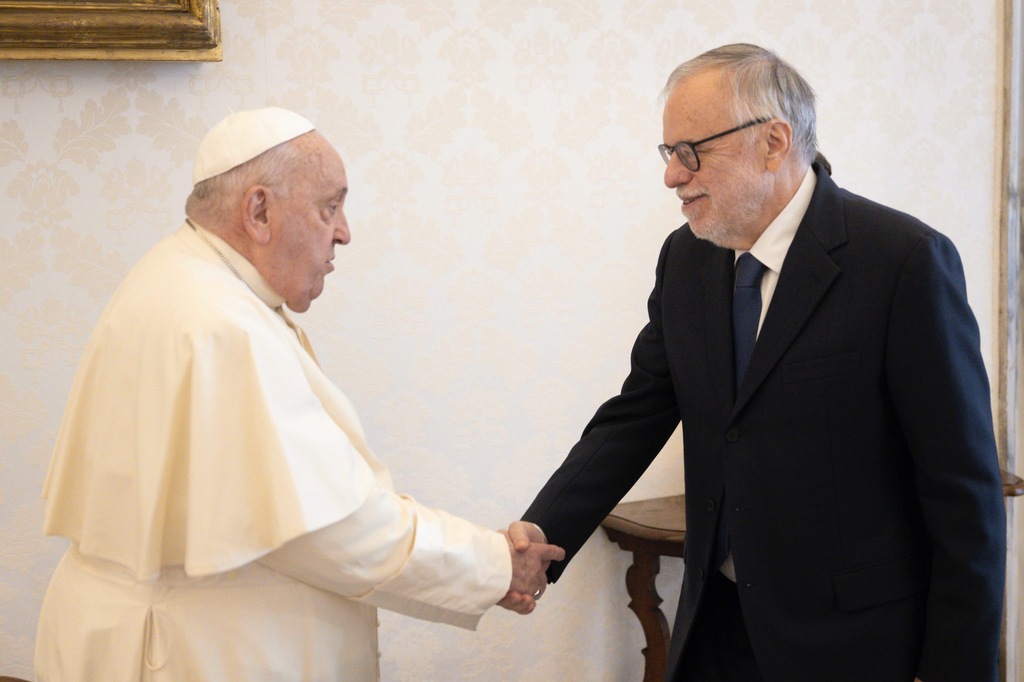 O Papa Francisco recebe Andrea Riccardi em audiência: “Manter viva a esperança da paz”. Migrantes e paz no centro do colóquio