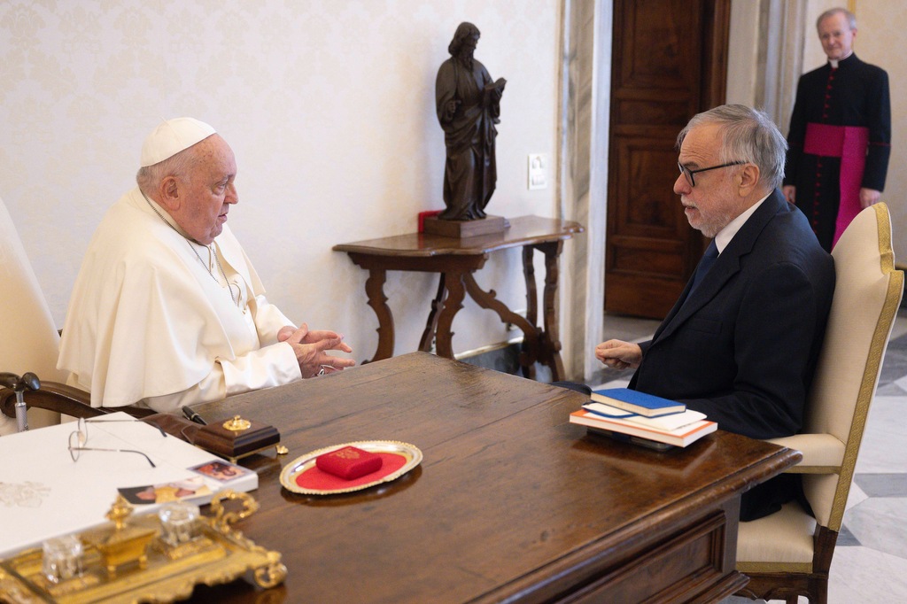 O Papa Francisco recebe Andrea Riccardi em audiência: “Manter viva a esperança da paz”. Migrantes e paz no centro do colóquio