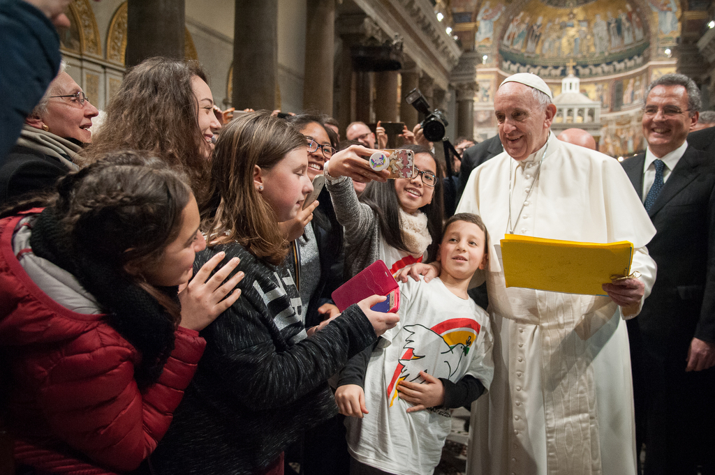 A Comunidade de Sant'Egidio abraça com afeto o Papa Francisco no 12º aniversário do seu pontificado