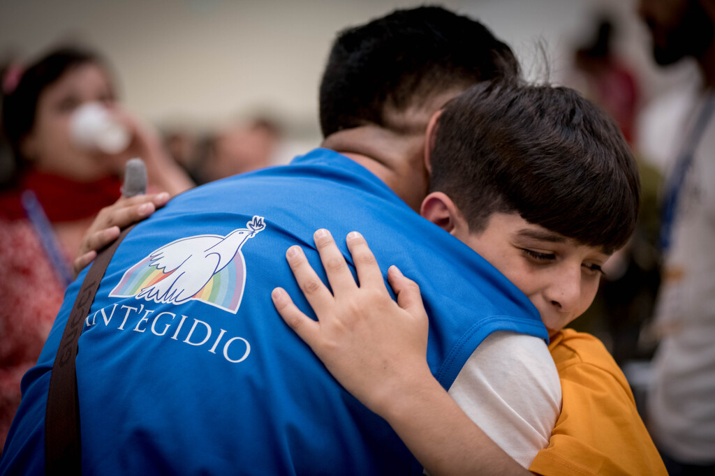 Rzym: powitanie afgańskich uchodźców przybyłych korytarzami humanitarnymi
