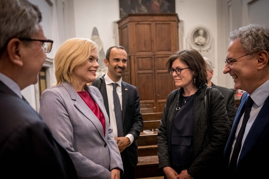 La presidente del parlamento tedesco, Julia Klöckner, ha visitato la Comunità di Sant’Egidio accolta da una delegazione guidata dal presidente Marco Impagliazzo