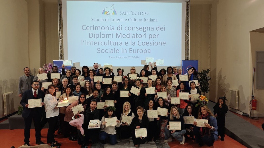 Consegna di 52 diplomi a mediatori culturali che provengono da 19 paesi del mondo. 