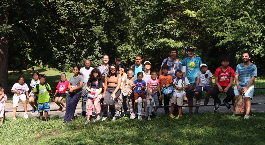 Sommer in New York mit dem traditionellen Picknick von Sant'Egidio mit den Kindern der Schule des Friedens und den Armen von der Straße