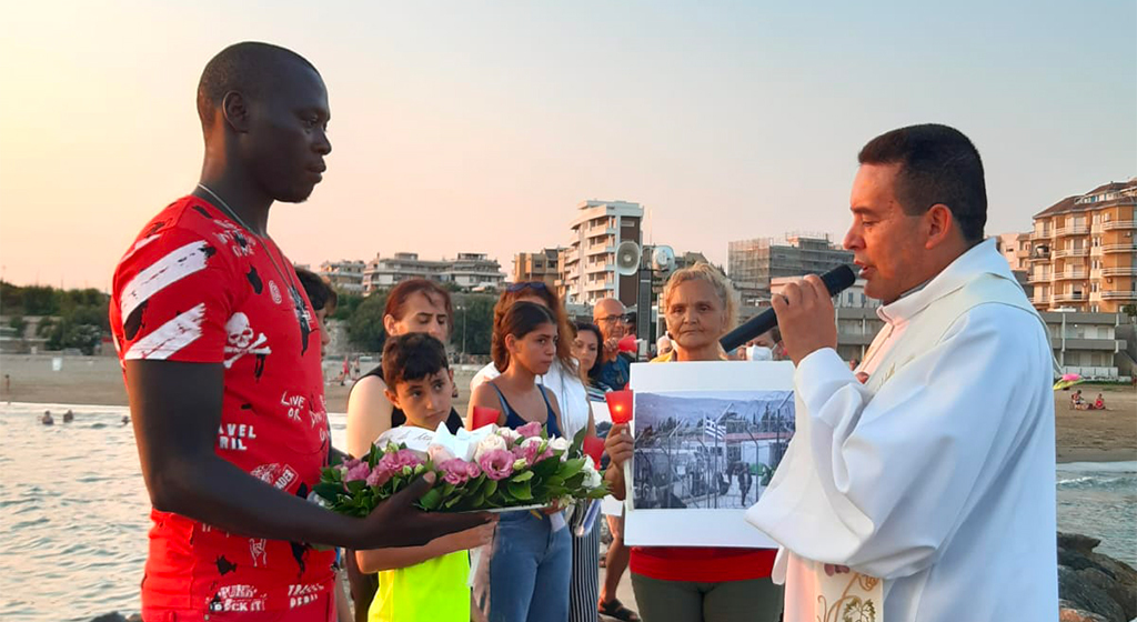 A Nettuno, sul litorale vicino Roma, la preghiera 