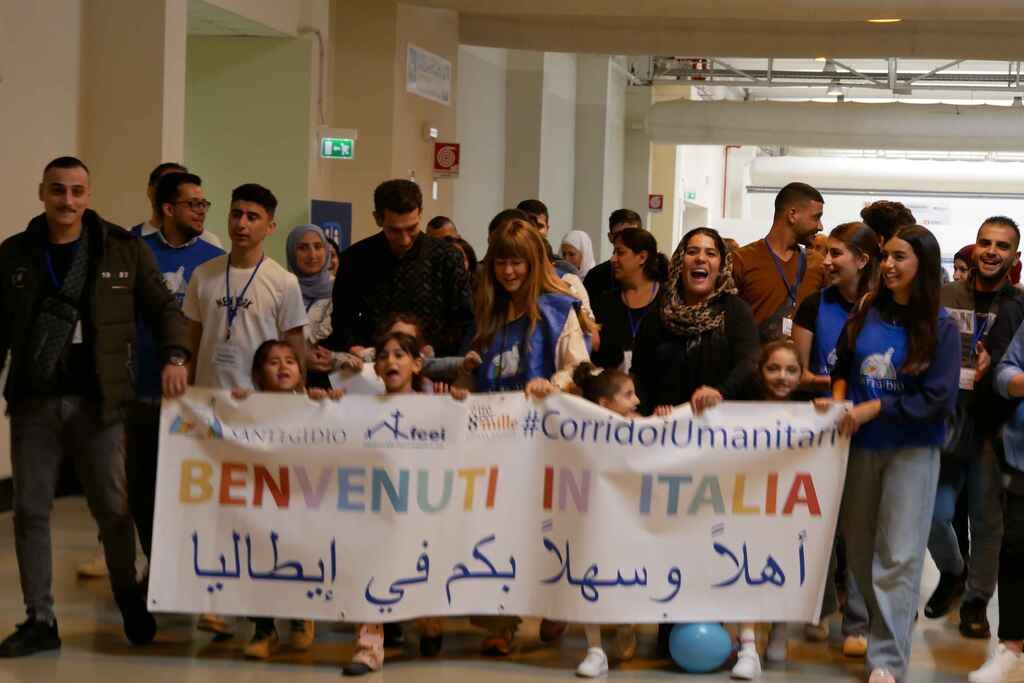 "Un gesto di pace" l'arrivo dei corridoi umanitari dal Libano. Quasi 100 persone in fuga dalla guerra accolte oggi in Italia e in Francia. Tra loro tanti i bambini finalmente in salvo