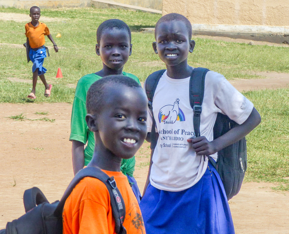 Una delegación de la región de Sajonia (Alemania) visita la Escuela de la paz del campo de refugiados de Nyumanzi, en el norte de Uganda