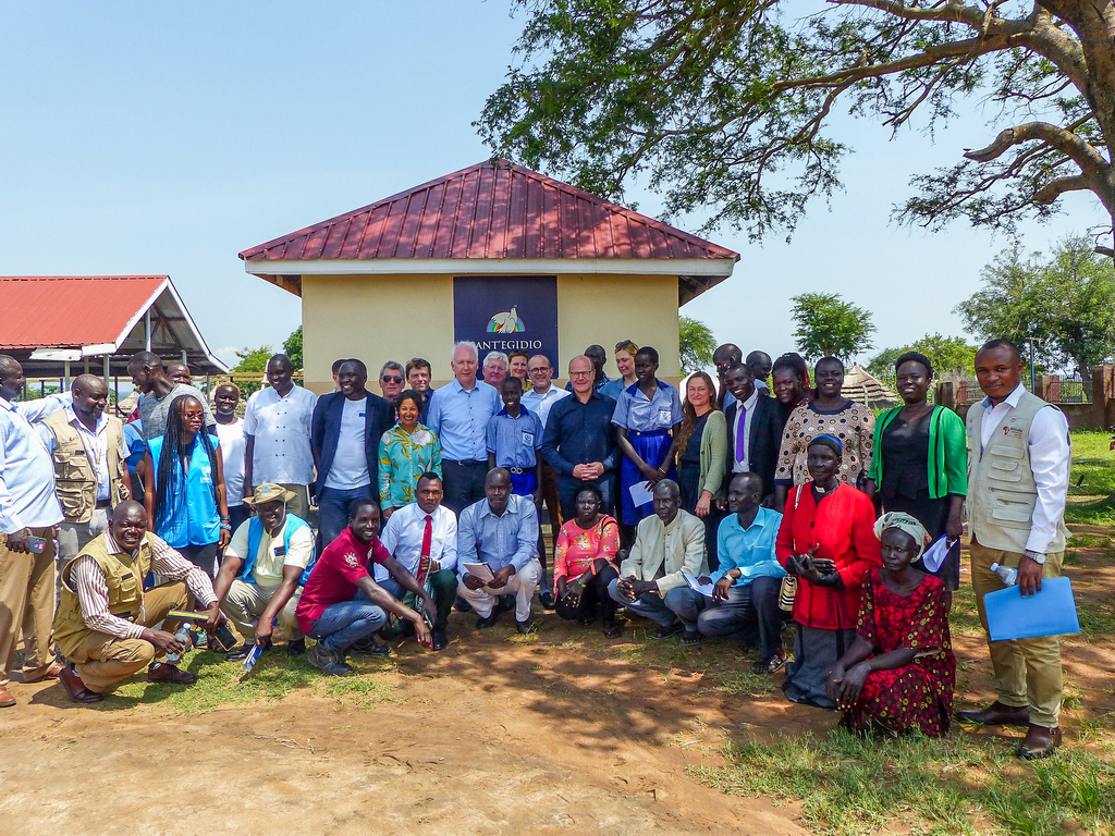 Una delegazione della Regione di Sassonia (Germania) visita la Scuola della Pace nel campo profughi di Nyumanzi, nel nord dell'Uganda