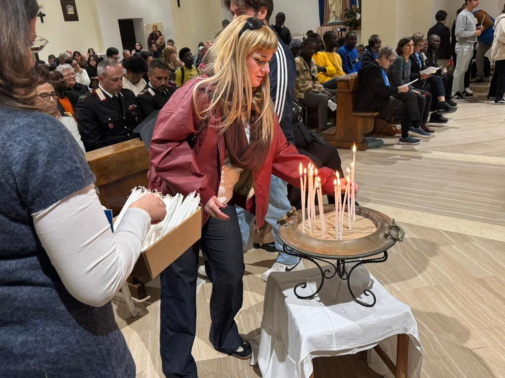 Pregare per chi non ce l’ha fatta: a Borgo Mezzanone, in Puglia, dove tanti migranti lavorano come braccianti, Sant’Egidio ha fatto memoria delle vittime dei viaggi della speranza e della durezza del lavoro nei campi
