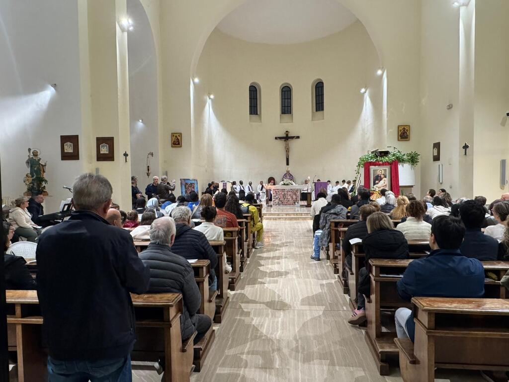 Pregare per chi non ce l’ha fatta: a Borgo Mezzanone, in Puglia, dove tanti migranti lavorano come braccianti, Sant’Egidio ha fatto memoria delle vittime dei viaggi della speranza e della durezza del lavoro nei campi