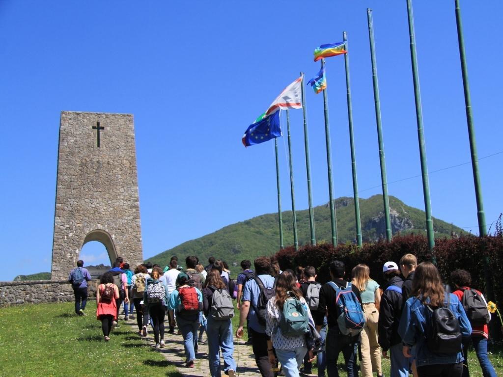I Giovani della Pace di Genova al memoriale dell'eccidio nazifascista di Sant'Anna di Stazzema