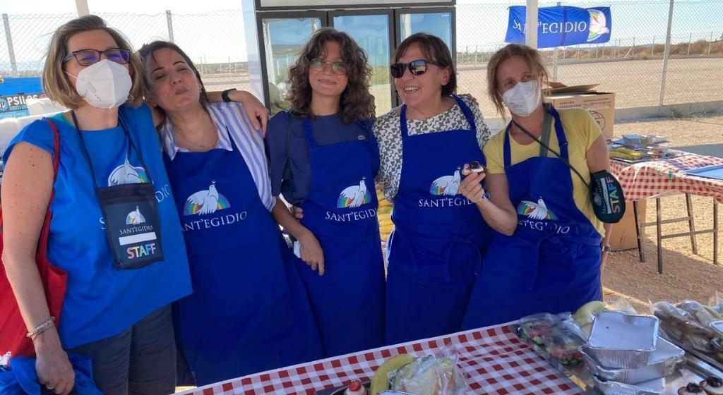 Auf Zypern hat im Flüchtlingslager Pournara das Sant'Egidio-Restaurant geöffnet. In Zelten der Freundschaft werden im ganzen August Aktivitäten für die Flüchtlinge angeboten