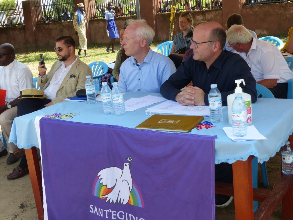 Eine Delegation des Freistaats Sachsen besucht die „School of Peace“ von Sant'Egidio im Flüchtlingslager Nyumanzi in Norduganda