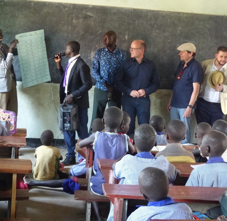 Eine Delegation des Freistaats Sachsen besucht die „School of Peace“ von Sant'Egidio im Flüchtlingslager Nyumanzi in Norduganda