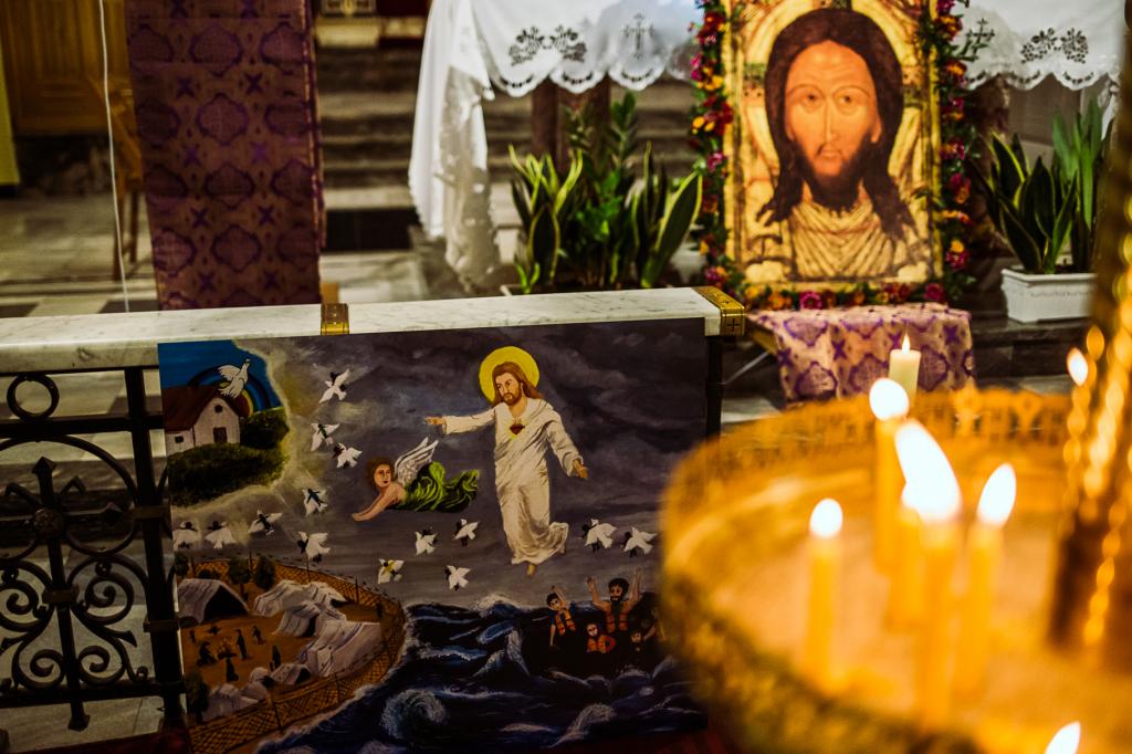 Przy krzyżu z Lesbos. Kard. Nycz przewodniczył modlitwie za uchodźców „Umrzeć z nadziei”